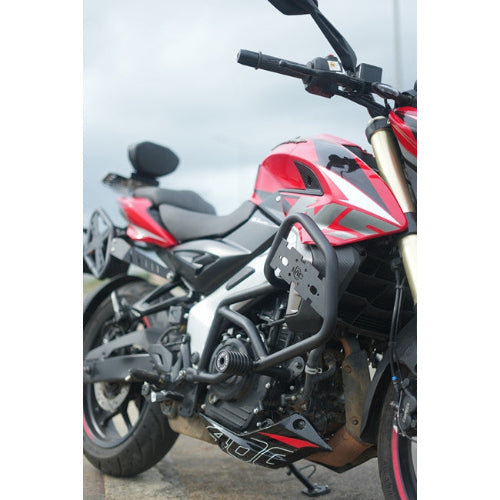 Pulsar NS 400 Crash Guard With Sliders installed